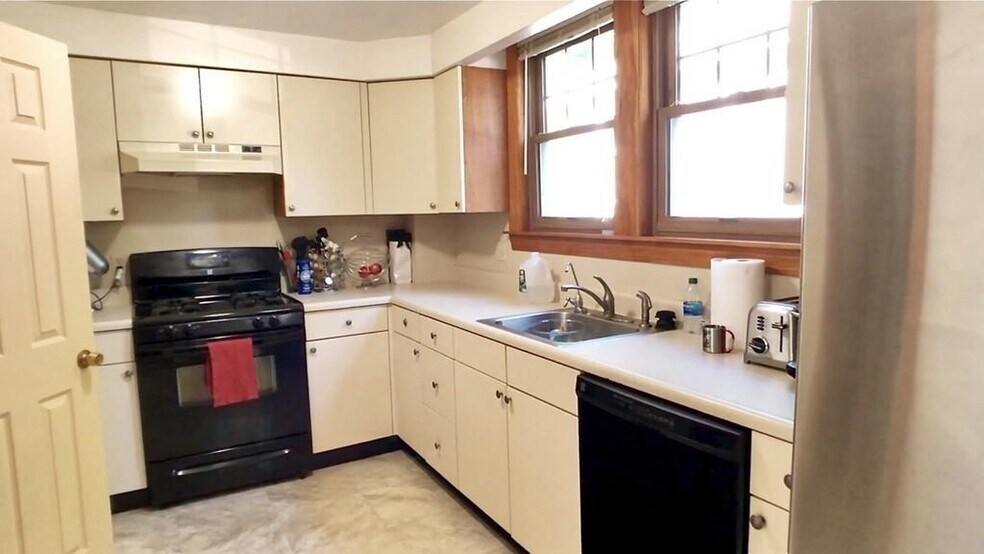 Building Photo - 8 Dunedin Rd