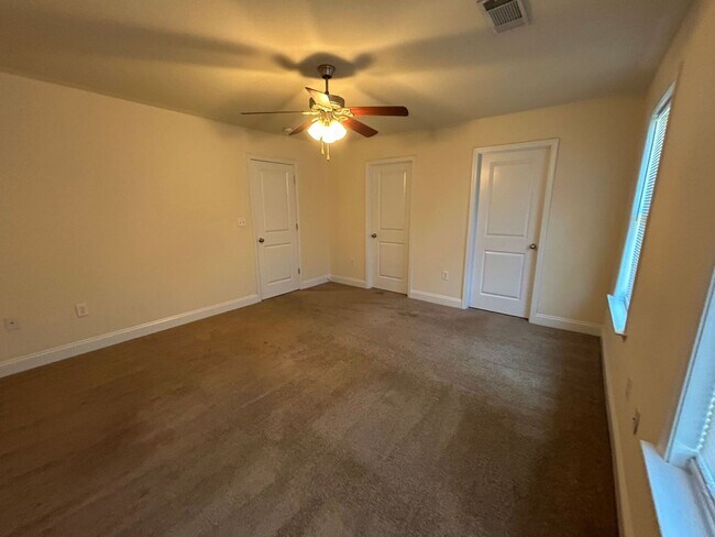 Building Photo - 156 Strickland Ave