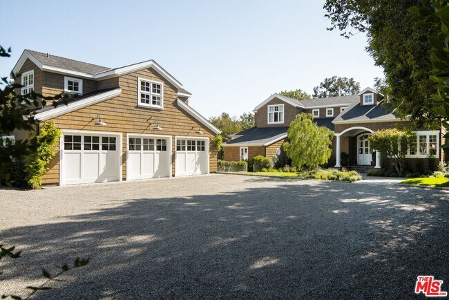 Building Photo - 6763 Zumirez Dr