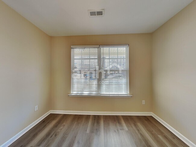 Building Photo - 129 Midwood Rd