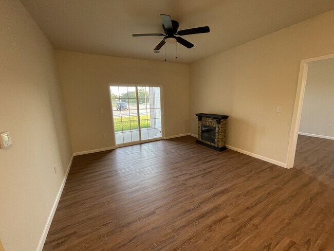 Building Photo - 115 Harmony Mdws Ct