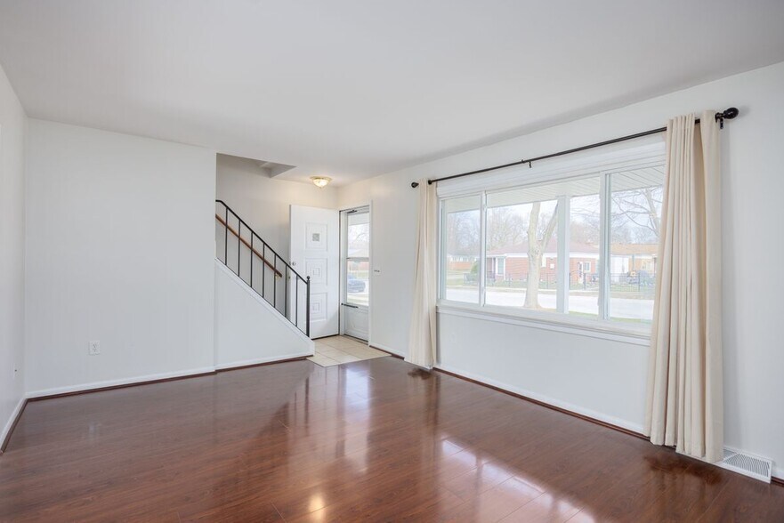 Building Photo - 1717 Nakota Rd