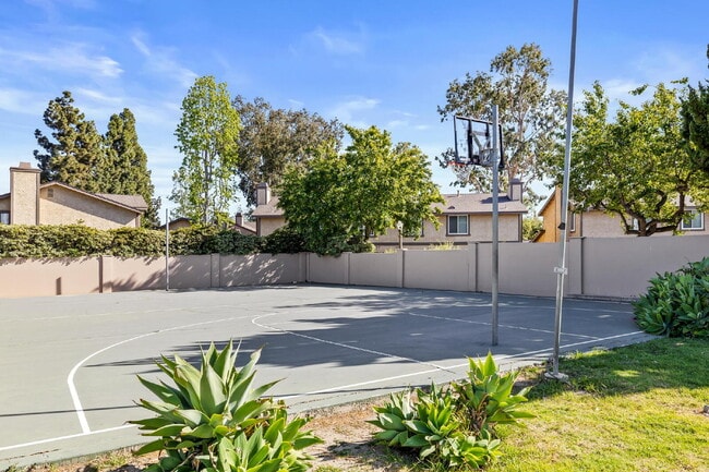 Building Photo - 4 Bedroom Condo for Rent in Ventura!