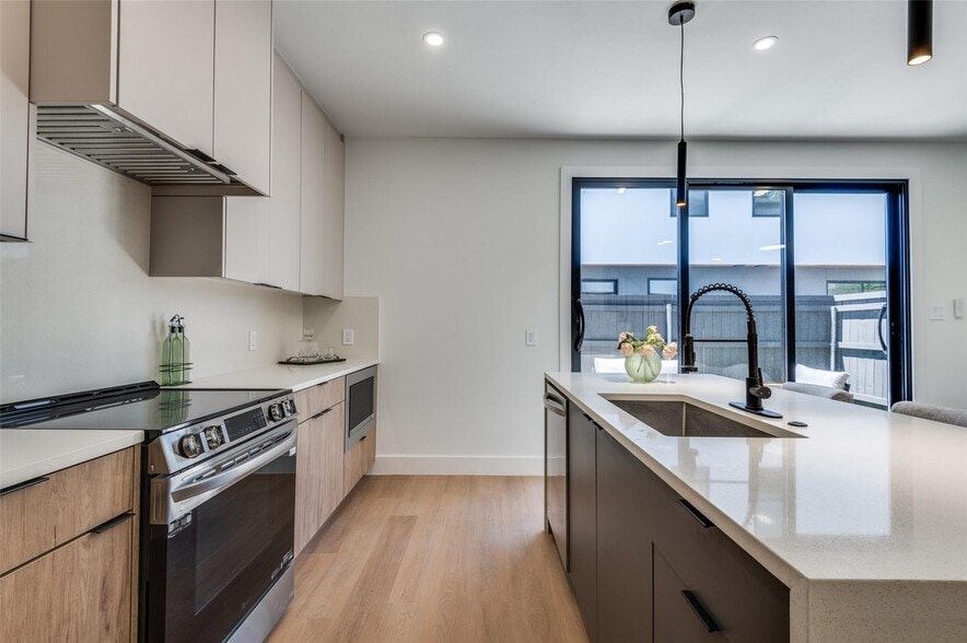 Building Photo - 7305 Flyers Way