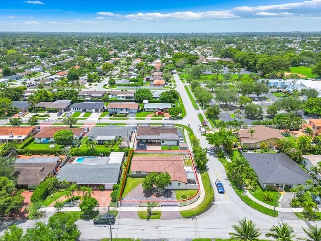 Building Photo - 4400 SW 89th Ave