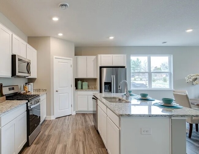 Building Photo - 1st Month Free! Charming, Sophisticated Ho...