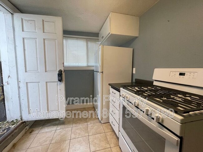 Building Photo - 194 N 100 E