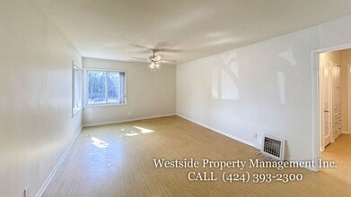 Building Photo - 2301 Oak St