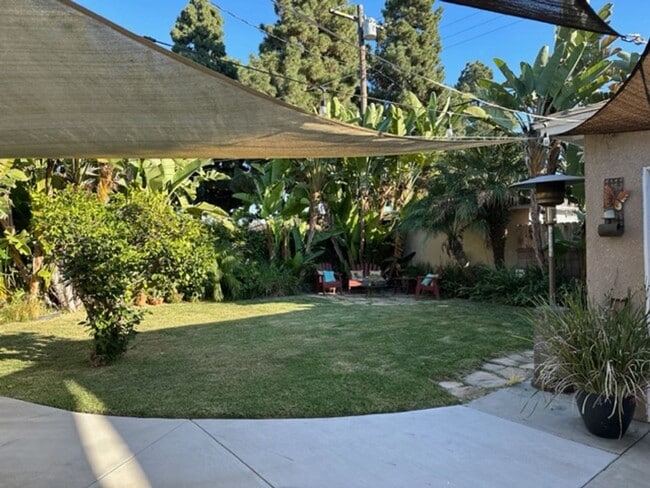 Building Photo - Lakewood living