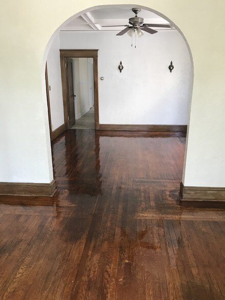 Building Photo - 639 Morris St