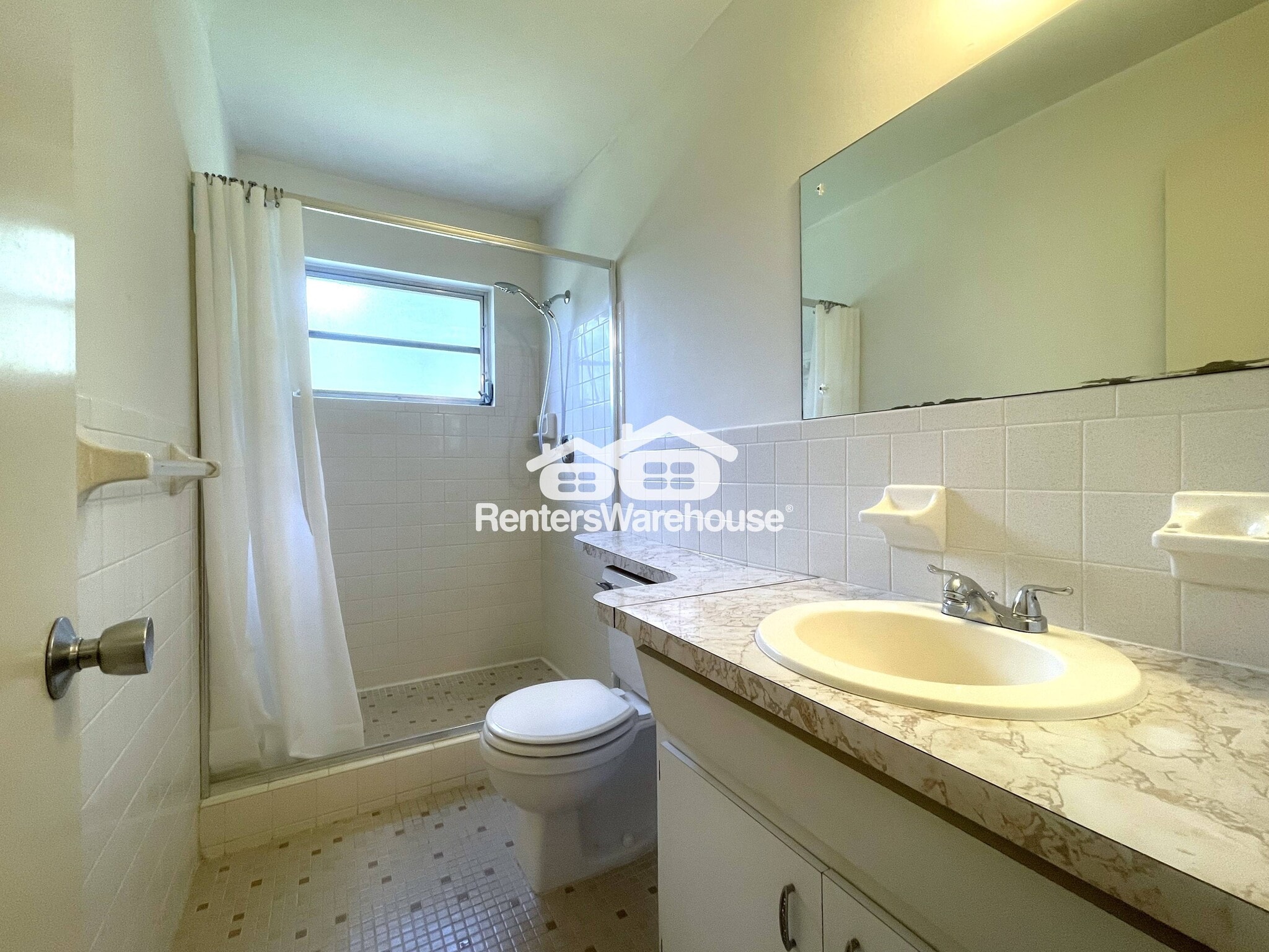 Building Photo - 2460 Persian Dr