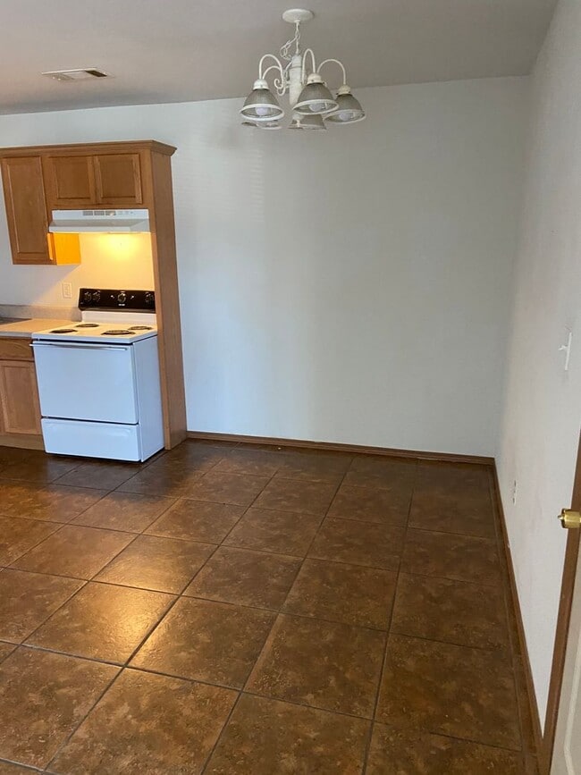 Building Photo - 305-307 E. Asher Ct.