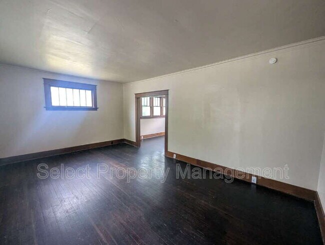 Building Photo - 1148 W Packard Ave