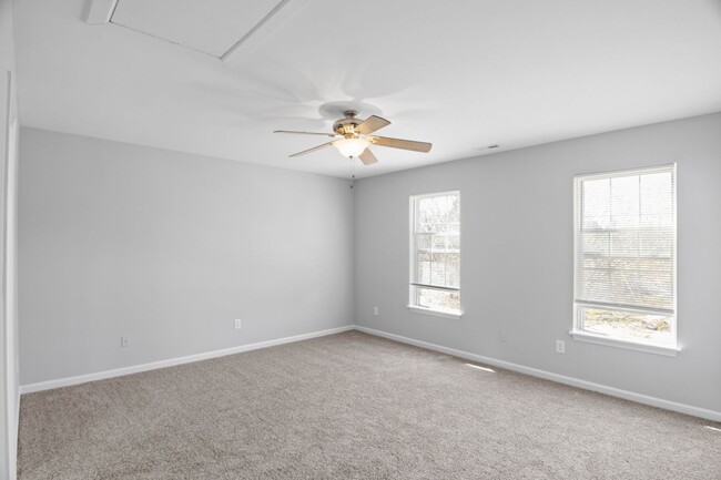 Building Photo - North Raleigh Townhouse with One Car Garage