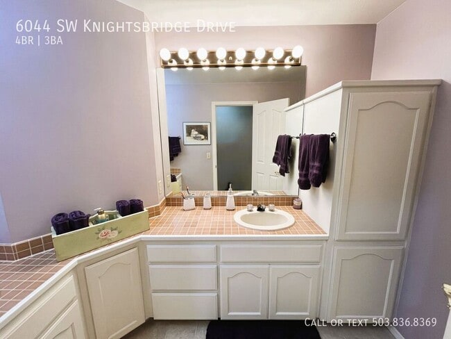 Building Photo - 6044 SW Knightsbridge Dr