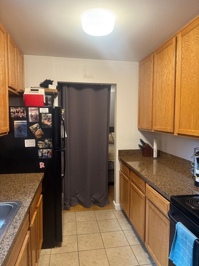 Building Photo - Ground Level Ponds Studio - Partially Furnished Unit