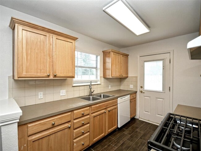 Building Photo - 411 Delmar Ave