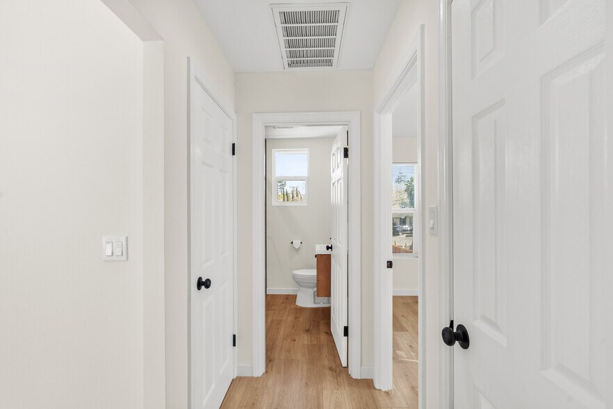 Building Photo - 8 Corte Dorado