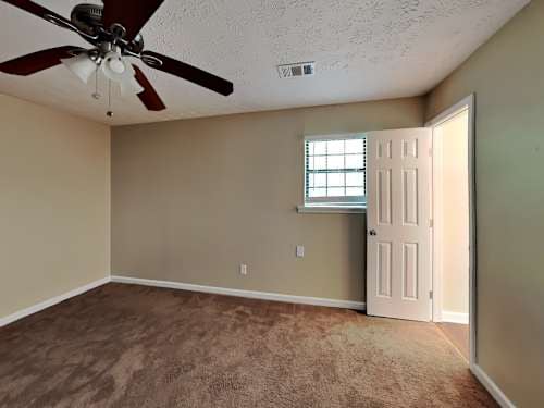 Building Photo - 1806 Oriole Trail