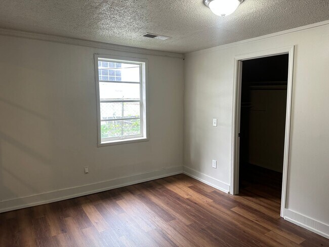 Building Photo - Home for Rent in North Birmingham **Accept...