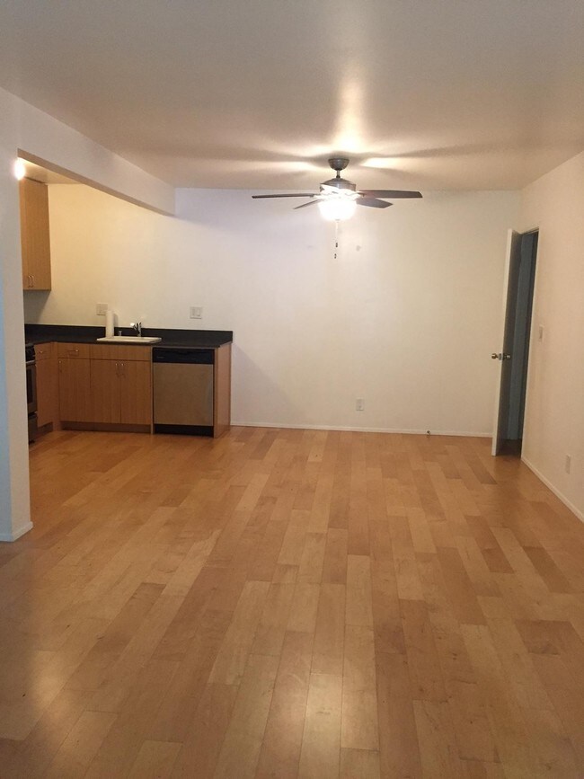Building Photo - 1351 Armadale Ave