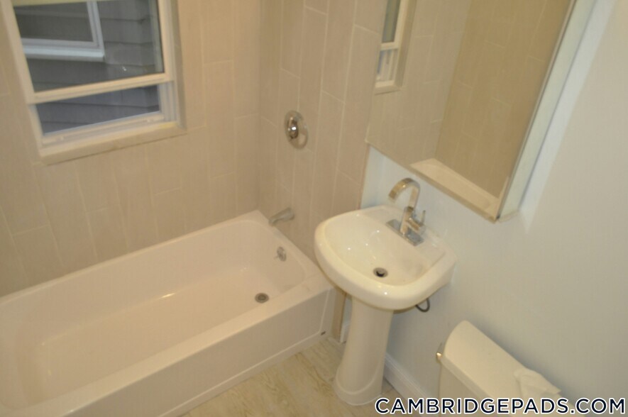 Building Photo - 376 Prospect St