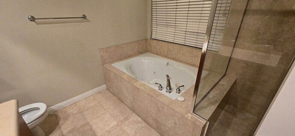 Building Photo - 2221 Grant Ave