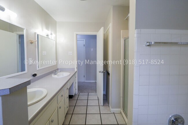 Building Photo - LOCATION LOCATION LOCATION!! Brookside Gem Available Immediately!