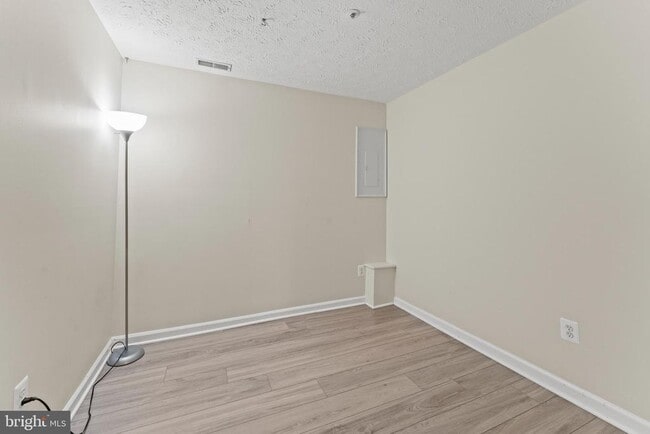 Building Photo - 144 Foxchase Dr