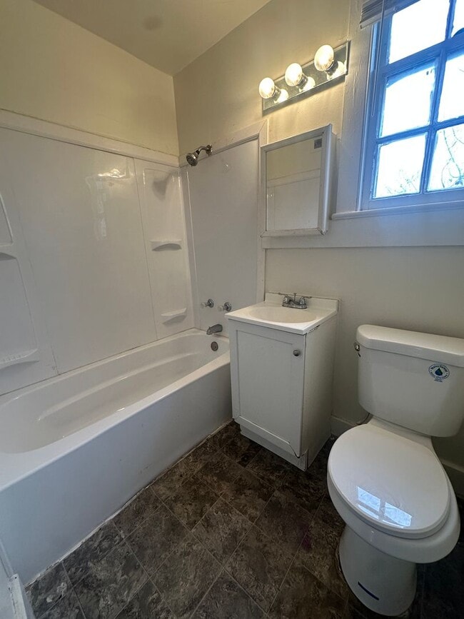 Building Photo - 741 W 1st St