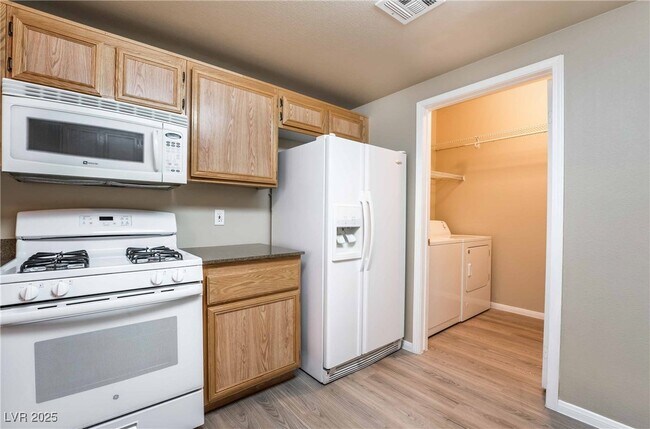 Building Photo - 10001 Peace Way