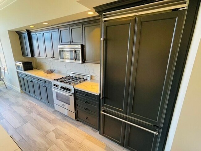 Building Photo - WONDERFULLY UPGRADED “GOLF VILLA” IN: GUAR...