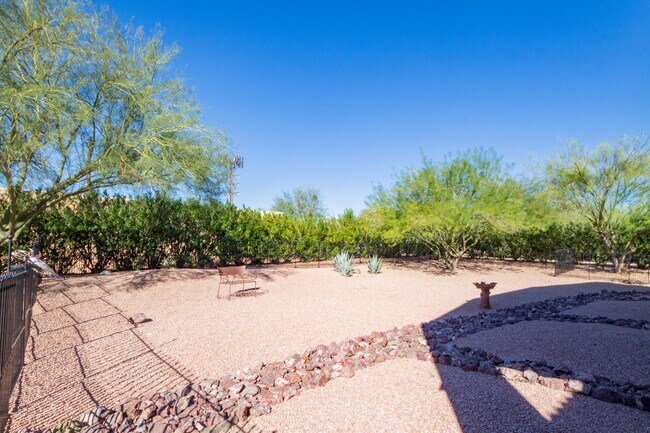 Stunning 3 bedroom, 2.5 bathroom home for lease in beautiful Rio Verde! - 26446 N Avenida del Ray