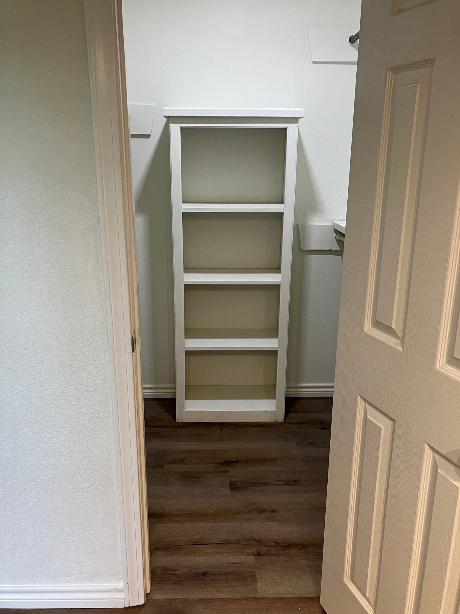 Walk-in Closet - 6403 Espana Dr