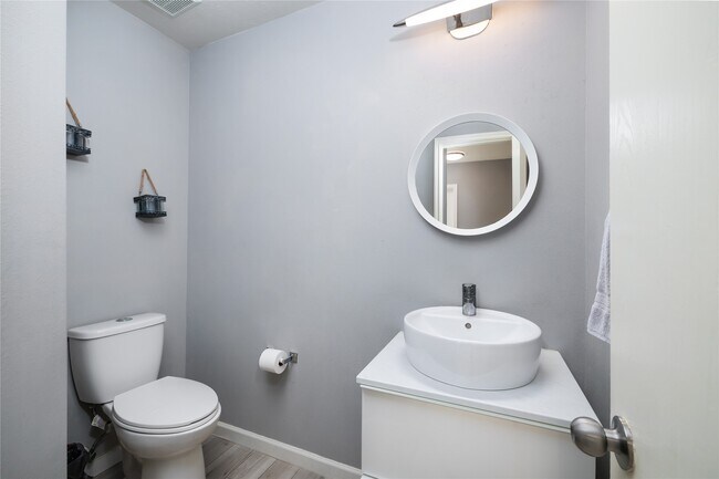 Building Photo - 143 S Vesper Bend Cir