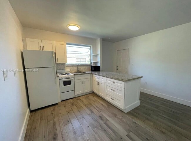 Building Photo - 1810 SW 33rd Ave