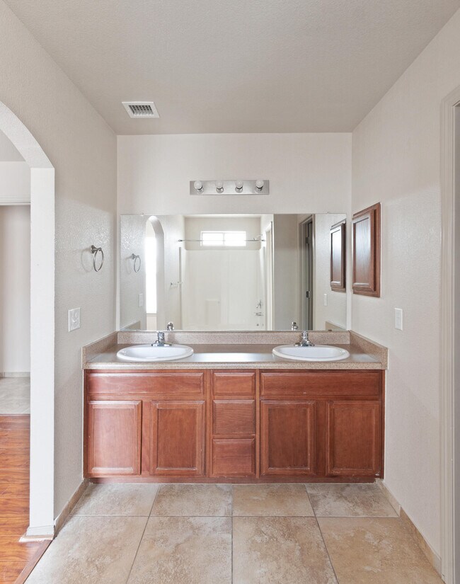 Building Photo - 608 Cactus Creek Pl