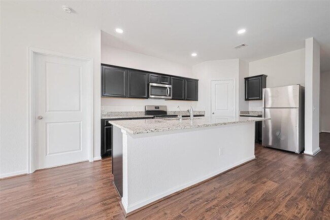 Building Photo - 1025 Banyon Tree Ln