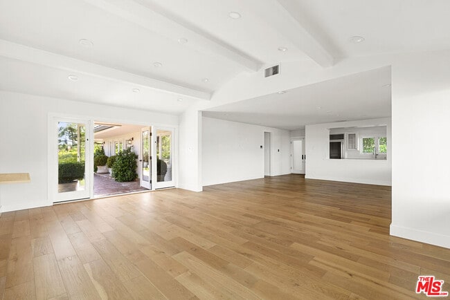 Building Photo - 9881 Beverly Grove Dr