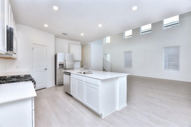 Building Photo - 18010 Cedar Waxwing Wy