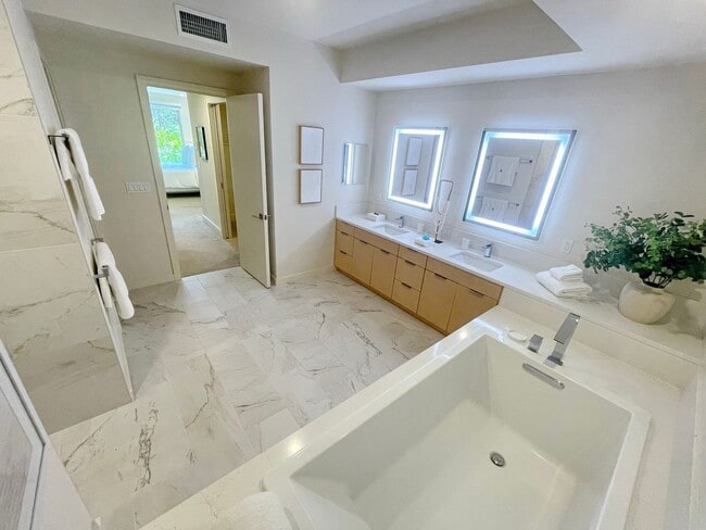 Building Photo - Modern Elegancy at Makali'i in Wailea on t...