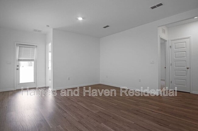Building Photo - 5714 Somerset Dr