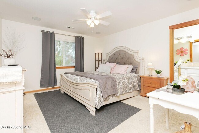 Building Photo - Spacious 5-Bedroom Coeur d'Alene Place Home with Theater Room