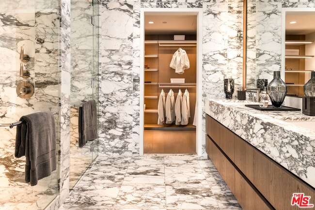 Building Photo - 2025 Ave of the Stars