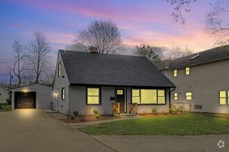 Building Photo - 139 S Quentin Rd