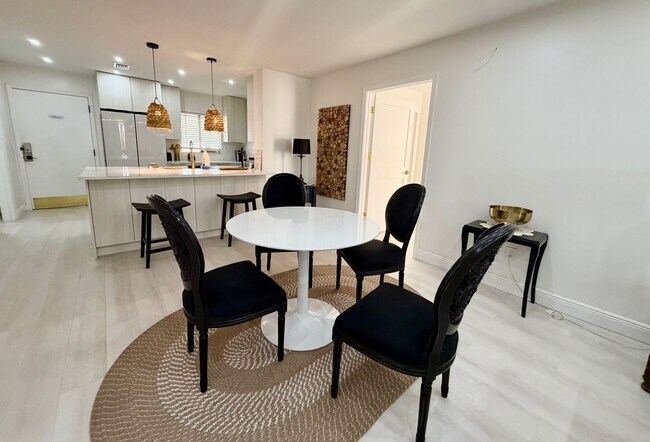 Building Photo - Bright & Modern 2-Bed Condo Overlooking Pond and Golf Course in Saddlebrook!