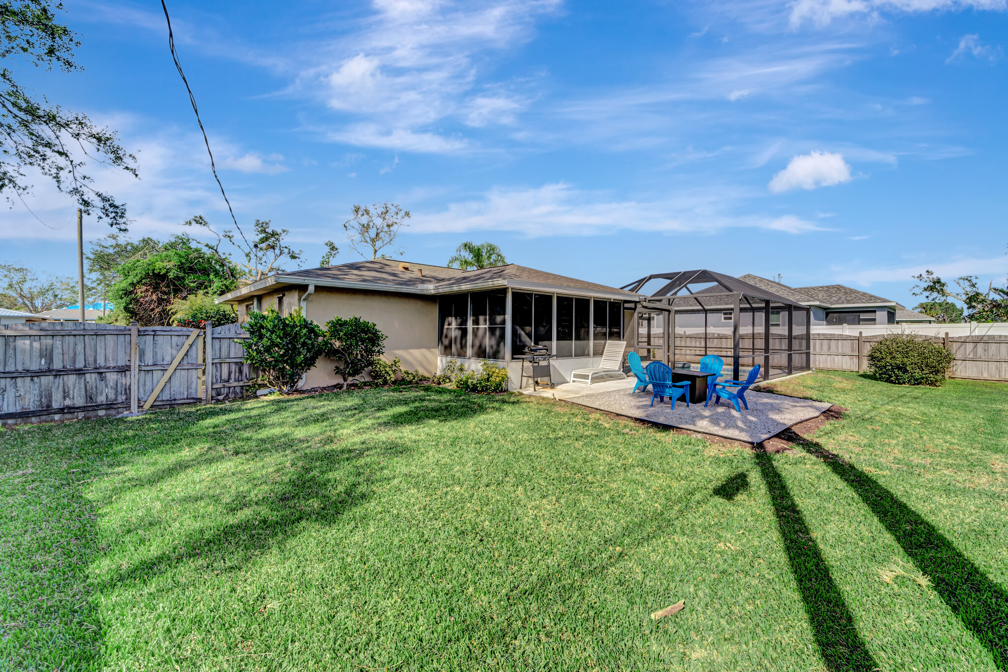 Building Photo - 561 Cabana Rd