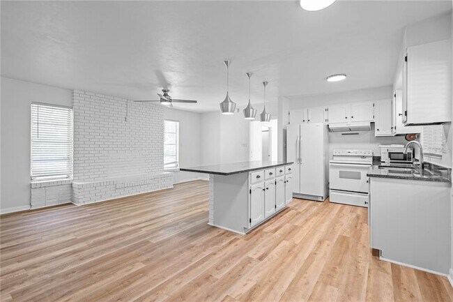 Building Photo - 3820 NW 15 Ave