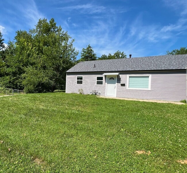 Building Photo - SEE IT NOW: Fully Renovated 4-Bedroom Ranc...