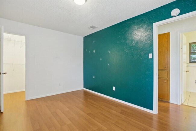 Building Photo - 1300 Tuxford Cove